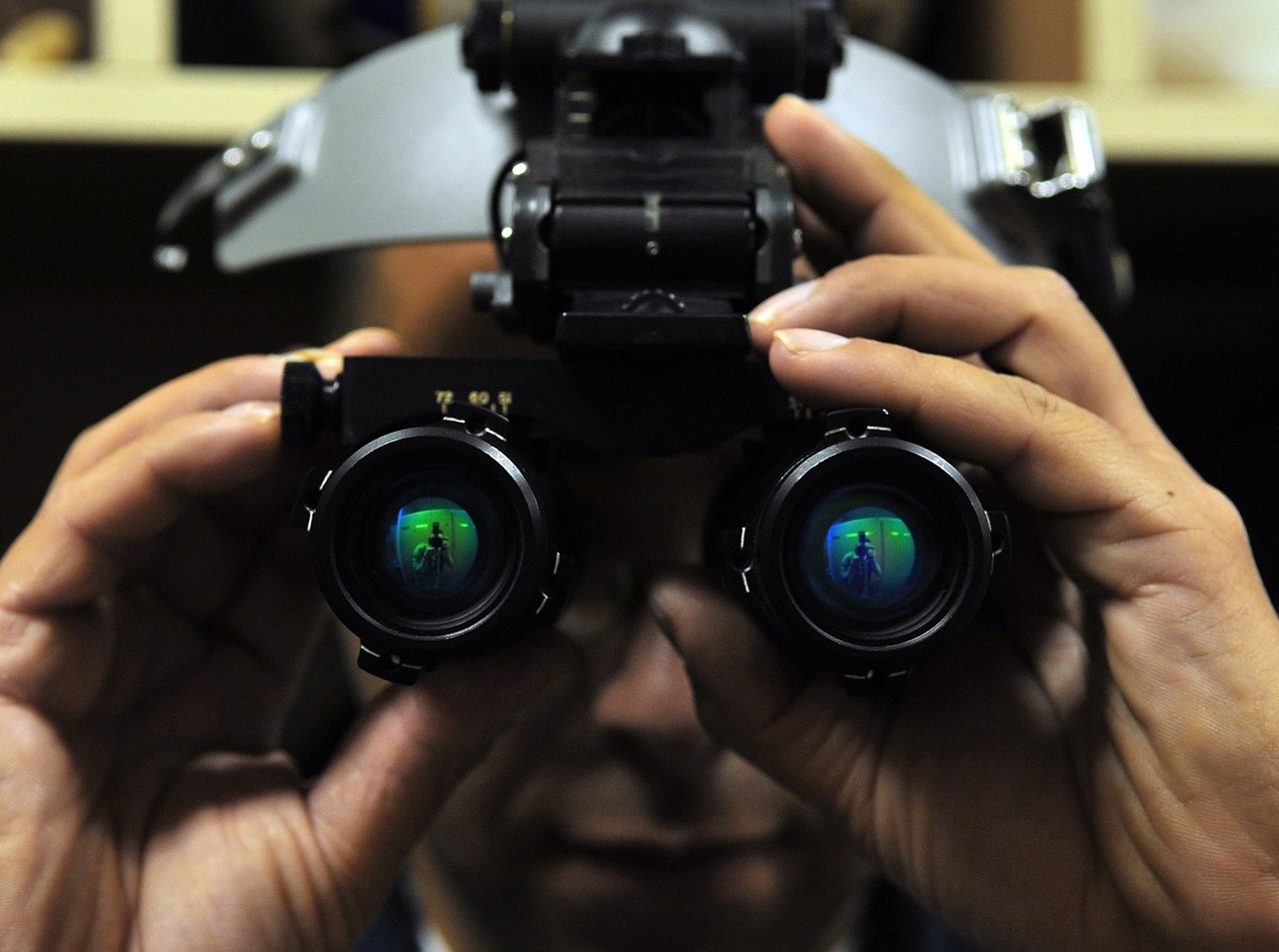 RLF LF HD Digital Nachtsichtgerät Nachtsicht Fernglas Infrarot Wasserdichtes 2.31 LCD-Bildschirm IR-Kamera mit 400m Erkennungsweite 640x480 30FPS Fotokamera und Camcorder mit Einer 32 GB TF Karte 